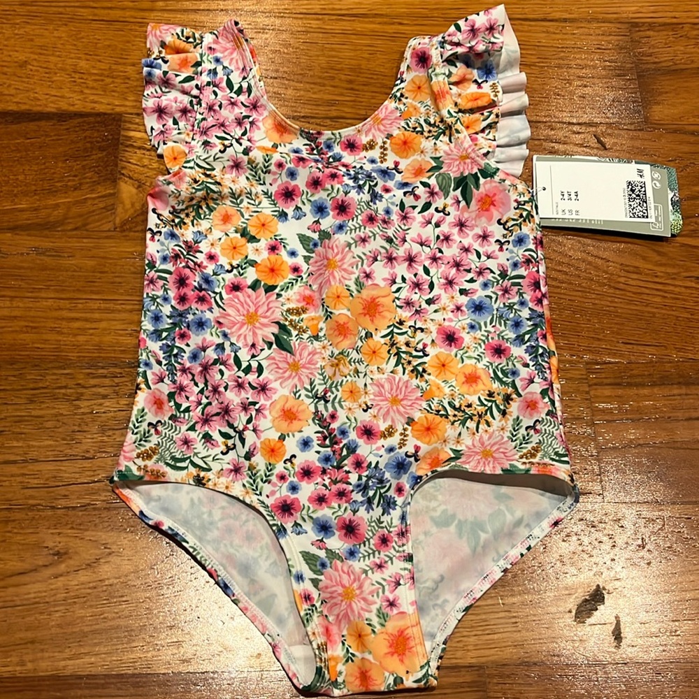 NWT floral print bathing suit - size 3/4